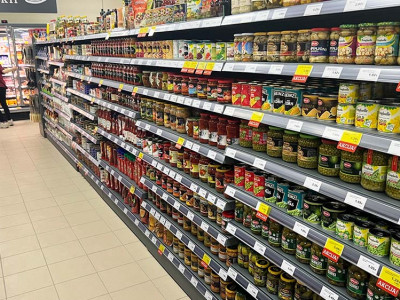BUTIKKREYLLER - LEVERING OG MONTERING I DEN NYE BUTIKKEN I "TOPPEN" BUTIKKNETTVERK 17